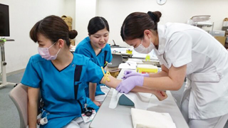 クリニカルスキルラボ研修新人看護師採血練習