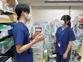 高校生オープンホスピタル、一日ナース体験の様子(臨床工学科)