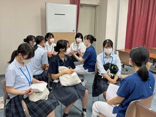 高校生オープンホスピタル、一日ナース体験の様子(座談会)