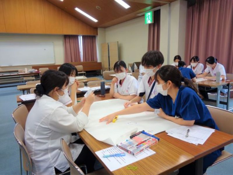 メンバーシップ研修のグループワークの様子